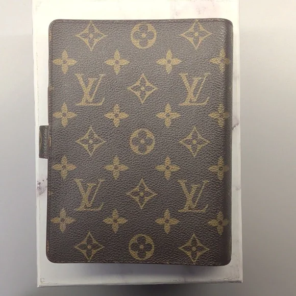 Louis Vuitton Monogram Agenda MM (Personal Size Planner/Agenda) - Picture 2 of 14